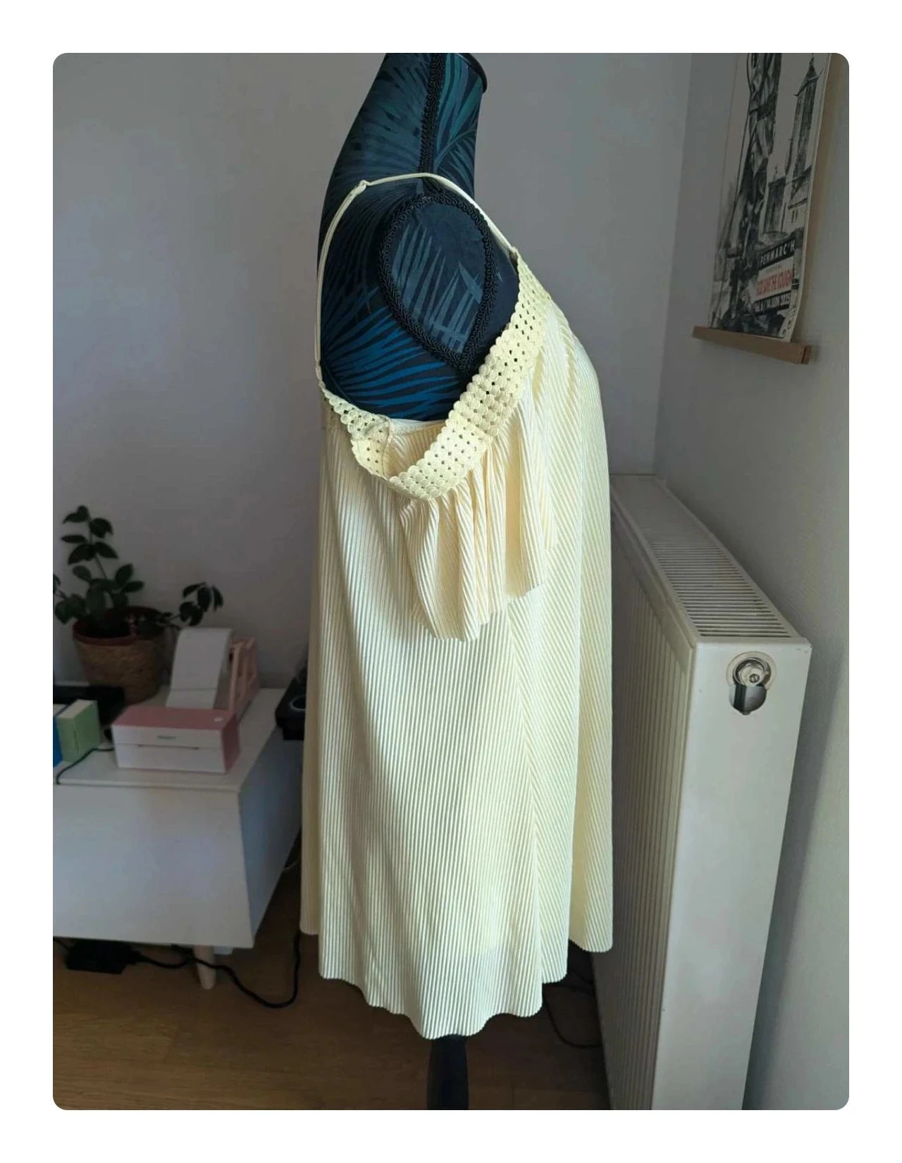 Robe GUESS geel boter schouders ontbloot maat S – photo 3